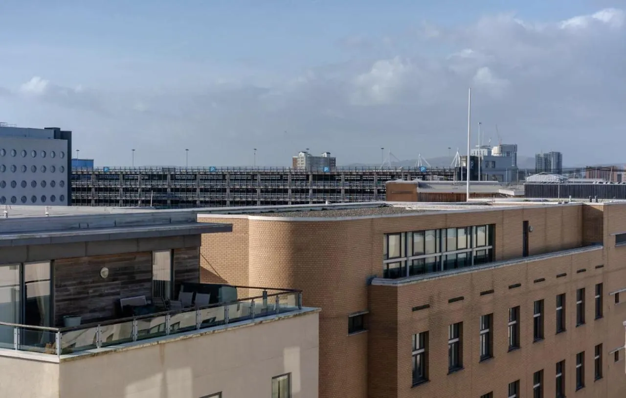 Water View Apartment- 2 Bed - Cardiff Bay - Free Parking!! 0*,  United Kingdom