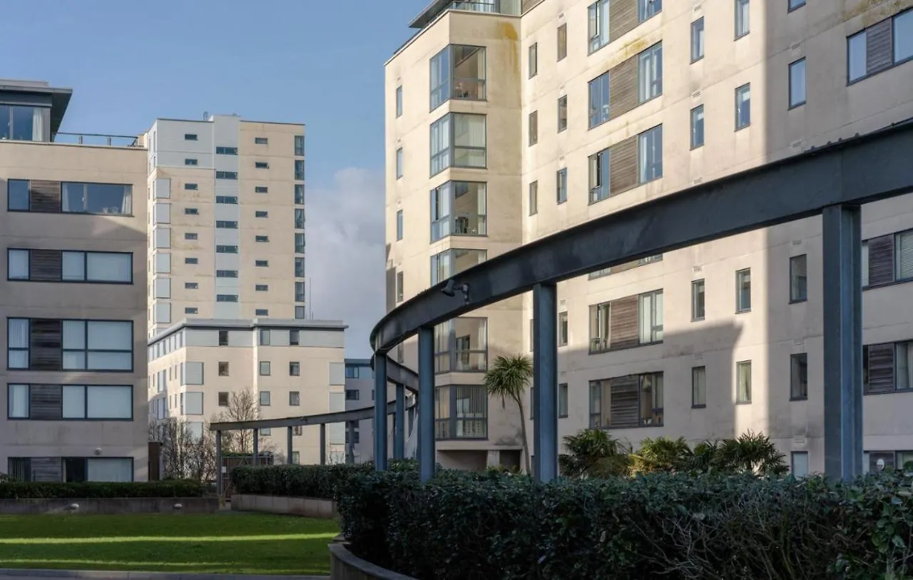 Water View Apartment- 2 Bed - Cardiff Bay - Free Parking!! Apartment
