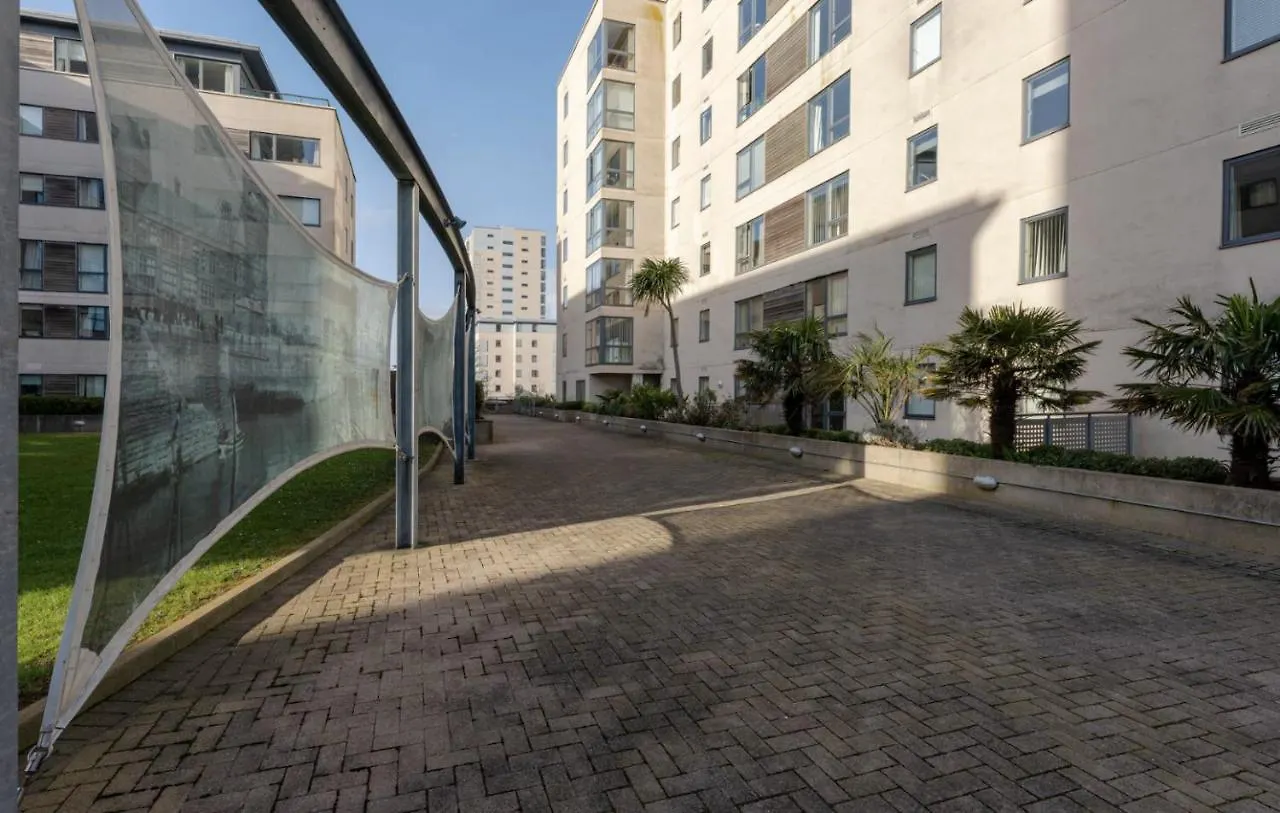 Water View Apartment- 2 Bed - Cardiff Bay - Free Parking!!