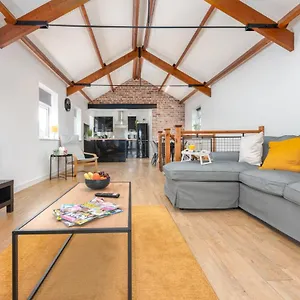 Apartment Stayright- 2 Bedroom House, Centrally Located & Close Walk To Centre, Cardiff