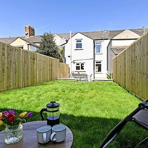 Holiday home Luxury Centre Townhouse With Garden, Cardiff