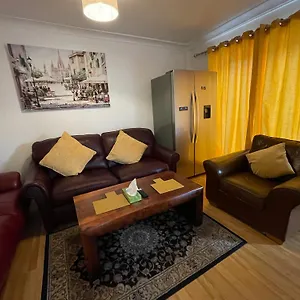 Holiday home Holiday City Sleeps 7, Cardiff